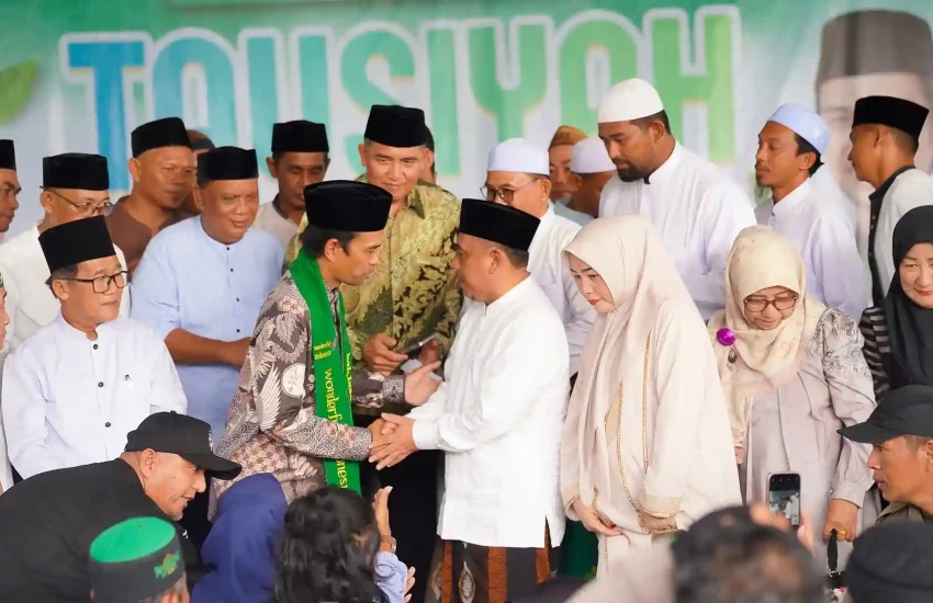 Pemkab Bolmong Gelar Tausiyah Bersama Ustadz Abdul Somad, Jamaah Padati Rudis Bupati