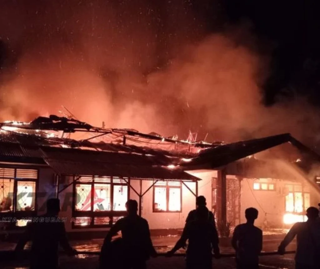 Kantor DPMPTSP Bolmong Utara Dilalap Api