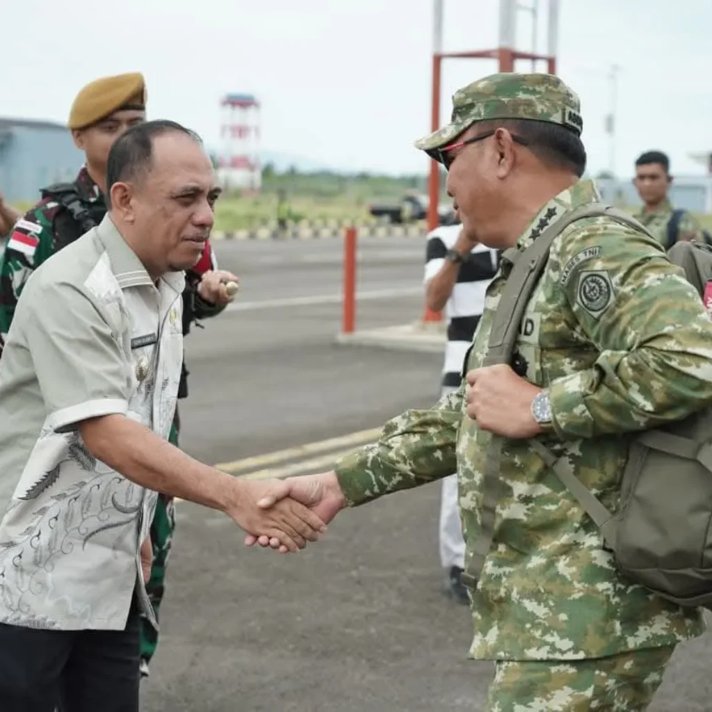 Sinergi Pemerintah dan TNI: Bupati Bolaang Mongondow Jemput Asops Panglima TNI di Lolak